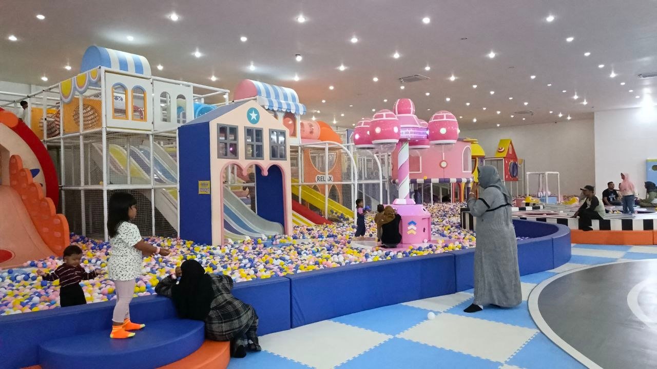 Mandi bola jadi salah satu spot favorit di Momikuland Playground